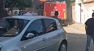 İstanbul - Fatih'te ahşap bina yangını - 1