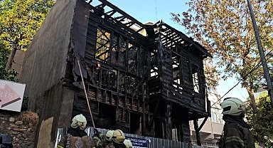 İstanbul - Fatih'te ahşap bina yangını