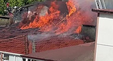 İstanbul- Tuzla'da tadilat sırasında yangın çıktı; 4 binanın çatısı alev alev yandı