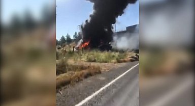 Köprüden şarampole devrilen TIR yandı, şoförü yaralandı