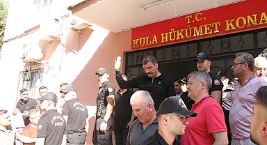 Kula Belediye Başkanı Dönmez, koruması ve şoförüne 'darp' iddiasıyla gözaltı