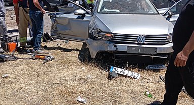 Mardin'de TIR ile otomobil çarpıştı: 1'i ağır, 6 yaralı