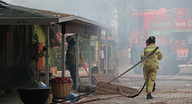 Selçuk'ta çıkan orman yangını Kuşadası'na da sıçradı