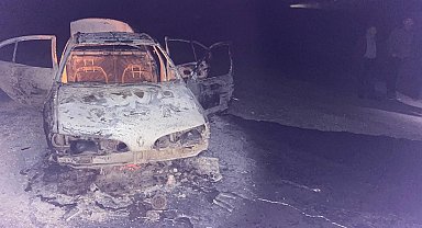 Seyir halindeyken alev alan otomobildeki 4 kişi son anda kurtuldu