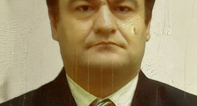 Tartıştığı babasını boğazına satırla kesip öldürdü