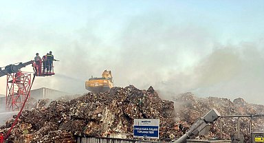 Tekirdağ'da, fabrikanın hurda kağıt bölümünde çıkan yangın söndürüldü