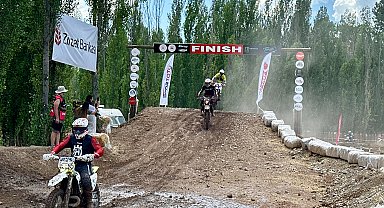 Tunceli'de MotoFest yarışları nefes kesti