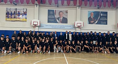 Ümraniye Belediye Başkanı İsmet Yıldırım'dan spor liselerine hazırlanan öğrencilere motivasyon ziyareti