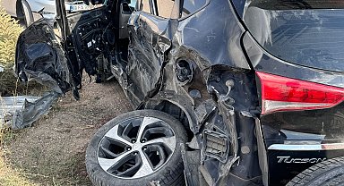 16 yaşındaki sürücü, kız arkadaşının babasından kaçtığı otomobille kaza yaptı