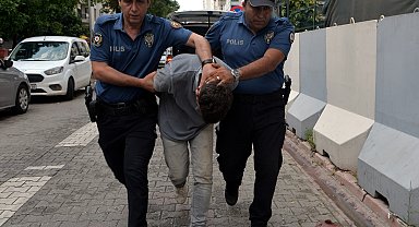 20 yaşında, 53 yıl hapisle aranan firari parkta yakalandı