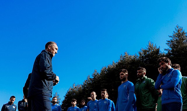 Adana Demirspor Teknik Direktörü Valkanis: Takımla herkes gurur duyacak