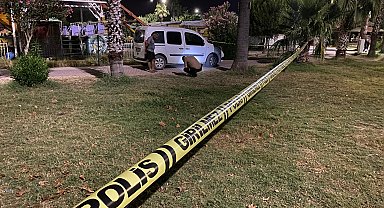 Adana'da parkta oturan gençlere silahlı saldırı: 1 ölü, 1 yaralı