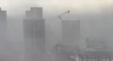 Adana'da sağanak ve fırtına; kule vinç ile ağaçlar devrildi, çatılar ve reklam panoları uçtu