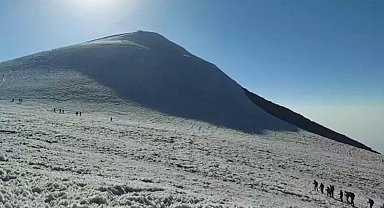 Ağrı Dağı'na tırmanacak gruplara profesyonel dağcı ve ilk yardım bilgisine sahip personel şartı