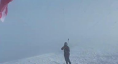 Ağrı Dağı'nın zirvesinden yamaç paraşütüyle rekor atlayış