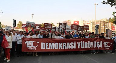 AK Parti İzmir İl Gençlik Kolları 'Demokrasi Yürüyüşü' düzenlendi