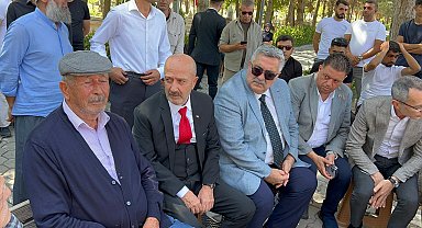 Aksakallı, Ömer Halisdemir'in mezarını ziyaret etti