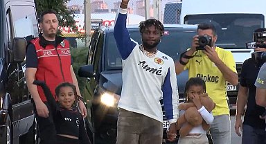 Allan Saint-Maximin Fenerbahçe için İstanbul'a geldi