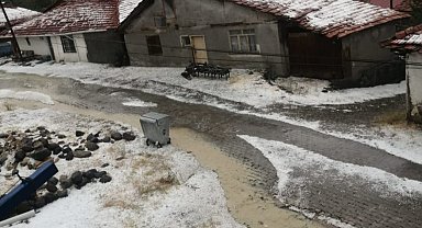 Amasya'da dolu; ev ve mahsuller zarar gördü