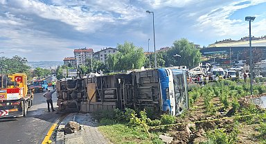 Ankara'da belediye otobüsü devrildi: 5 yaralı