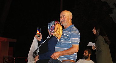 Ankara'da Cumhuriyet Müzesi'ne ışık boyama tekniği ile Türk bayrağı yansıtıldı