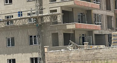 Ankara'da inşaat iskelesi çöktü: 4 yaralı