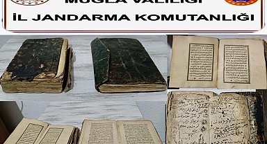 Asırlık 2 Kur'an-ı Kerim'i satmaya çalışırken yakalandılar