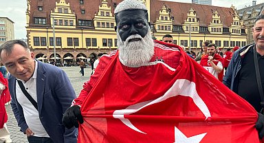 Avusturya - Türkiye maçı öncesinde taraftarlar meydanlarda toplanmaya başladı