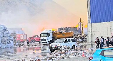  Aydın'da kağıt fabrikasında yangın