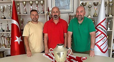 Ayvalıkgücü Belediyespor'da Mehmet Yıkılmazdağ devam ediyor