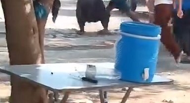 Baba ile 2 oğlu, 'miras' tartışmasında akrabaları anne ile 2 kızını darbetti; o anlar kamerada