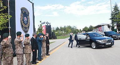 Bahçeli'den, 15 Temmuz'da bombalanan Özel Harekat Başkanlığı'na ziyaret