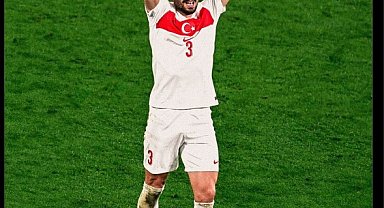 Bakan Bak'tan milli futbolcu Merih Demiral için destek paylaşımı