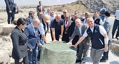 Bakan Ersoy, Çorum'da ören yerlerini gezdi