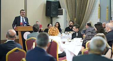 Bakan Tekin, Muharrem Ayı 'On İki İmam Orucu' iftar programına katıldı