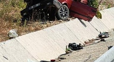 Bariyerlere çarpan otomobilde baba yaralandı, oğlu öldü