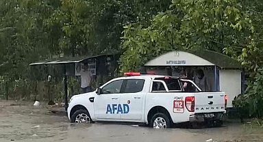 Bartın'da sağanak su baskınlarına sebep oldu