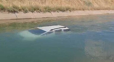 Batman'da su kanalına düşen hafif ticari araçtaki 2 kişiyi çevredekiler kurtardı