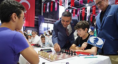 Beyoğlu Satranç Turnuvası'nda dereceye giren sporcular ödüllendirildi