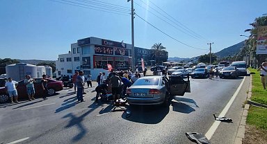 Bodrum'da otomobil ile minibüs çarpıştı: 14 yaralı