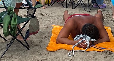 Boğulma tehlikesi geçirenleri kurtarmak isteyen cankurtarana jet ski çarptı