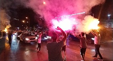 Bursa'da A Milli Futbol Takımı'nın galibiyeti coşkuyla kutlandı