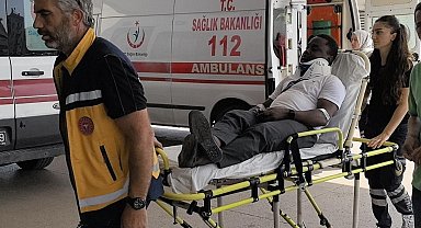 Bursa'da iki otomobilin çarpıştığı kazada Beninli sürücü yaralandı