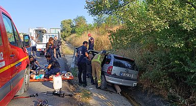 Bursa'da otomobil yağmur suyu kanalına düştü: 1 ölü, 2'si çocuk 3 yaralı