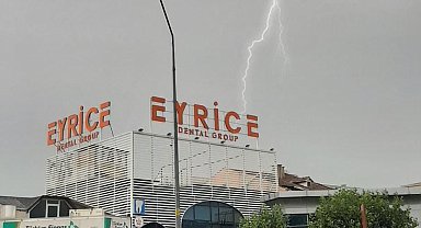 Bursa'da sağanak; 30 dakikada 100'den fazla şimşek görüldü