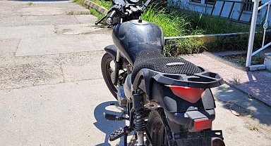 Çalıntı motosiklet, 8 yıl sonra bulunarak sahibine teslim edildi