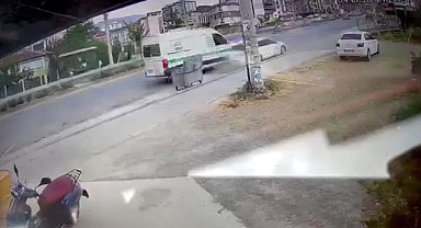 Cenaze nakil aracıyla kaza yapan sürücünün, polise verdiği İngiltere ehliyeti geçersiz çıktı