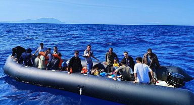 Çeşme ve Seferihisar açıklarında Yunanistan'ın geri ittiği 94 kaçak göçmen kurtarıldı