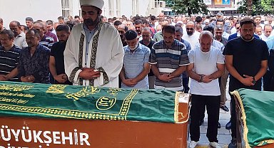 Çırak olarak çalıştığı inşaatın 6'ncı katından düşüp ölen Eren, toprağa verildi