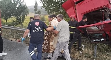 Çorum- Samsun karayolunda aynı yerde iki ayrı kazada 4 kişi yaralandı
